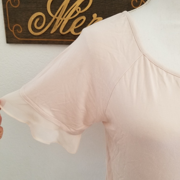 Saks Fifth Avenue off the shoulder blouse. - Picture 3 of 4